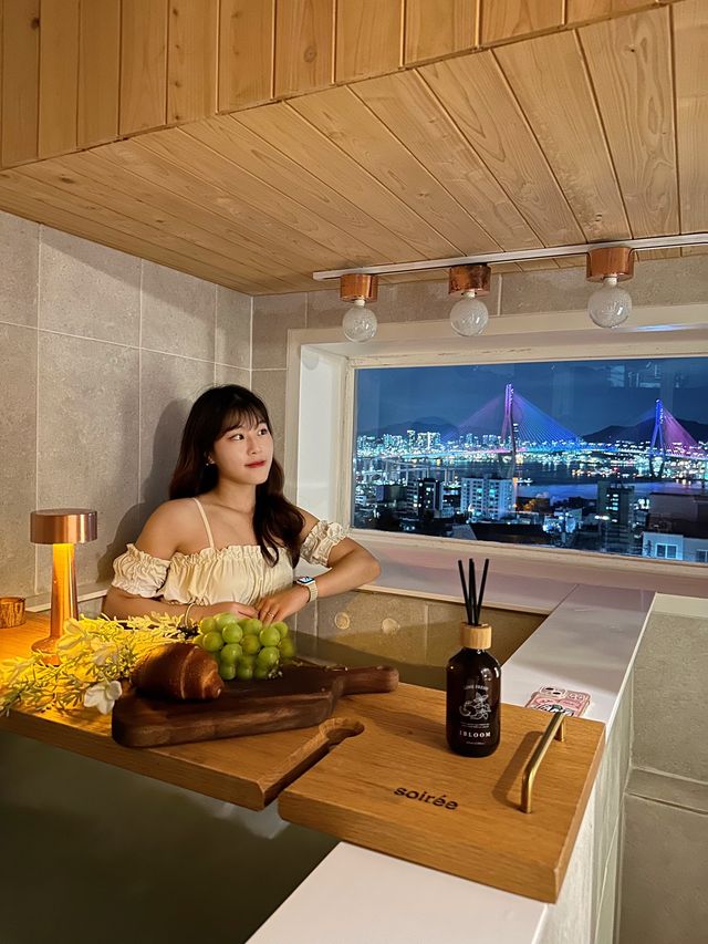 영도의 밤을 가득 담은 감성 자쿠지 독채 숙소✨ 