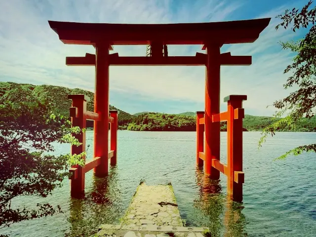 日本必去景點之一（箱根神社）