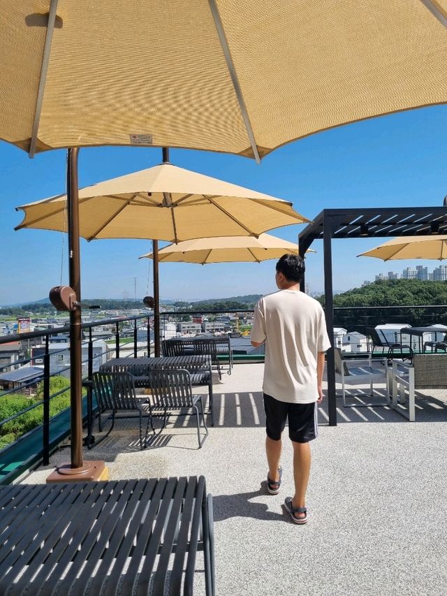 테라스뷰가 매력적인 카페