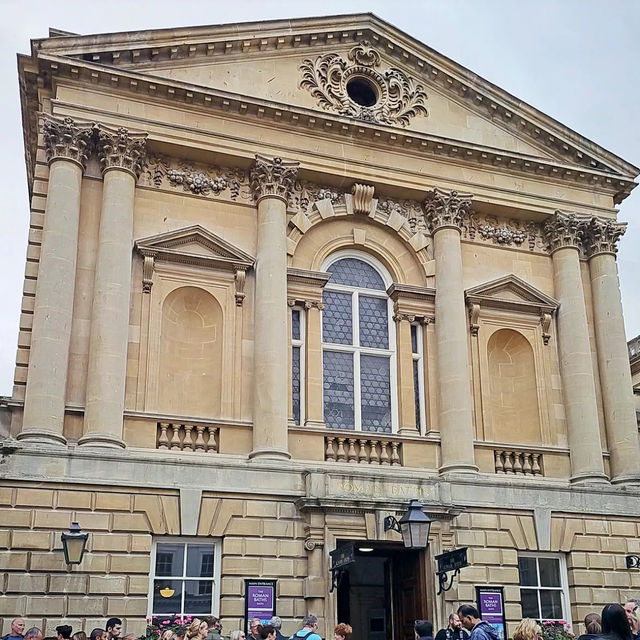 Explore historic Roman Baths in Bath 🇬🇧