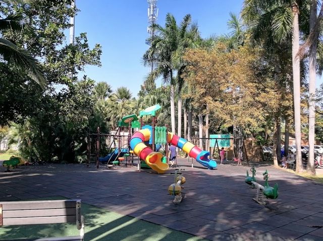 Somdet Phra Srinakarin Park 