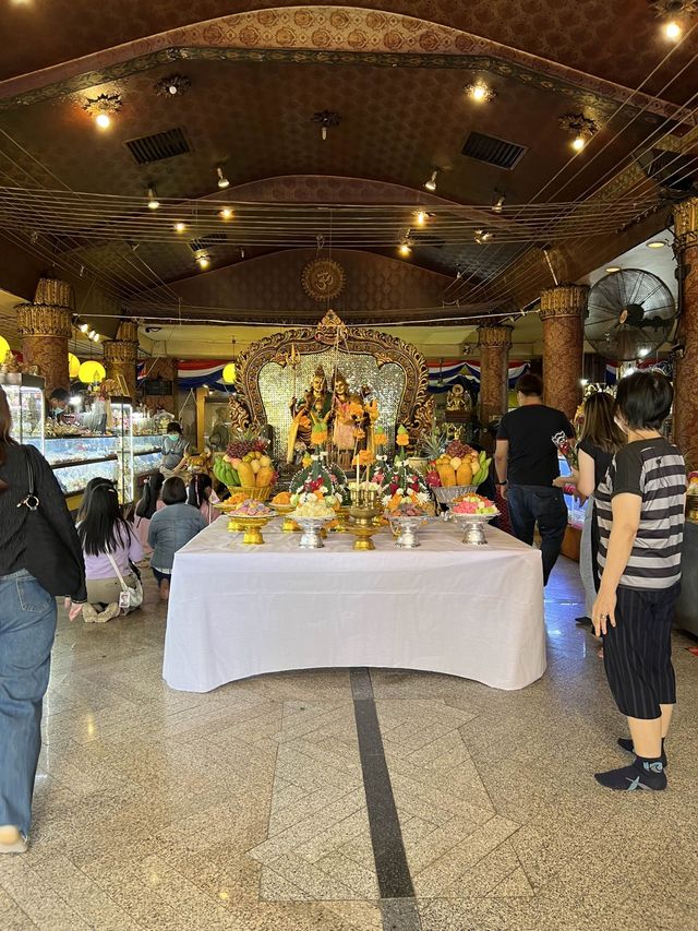  เทวาลัยพระพิฆเนศ สี่แยกห้วยขวาง
