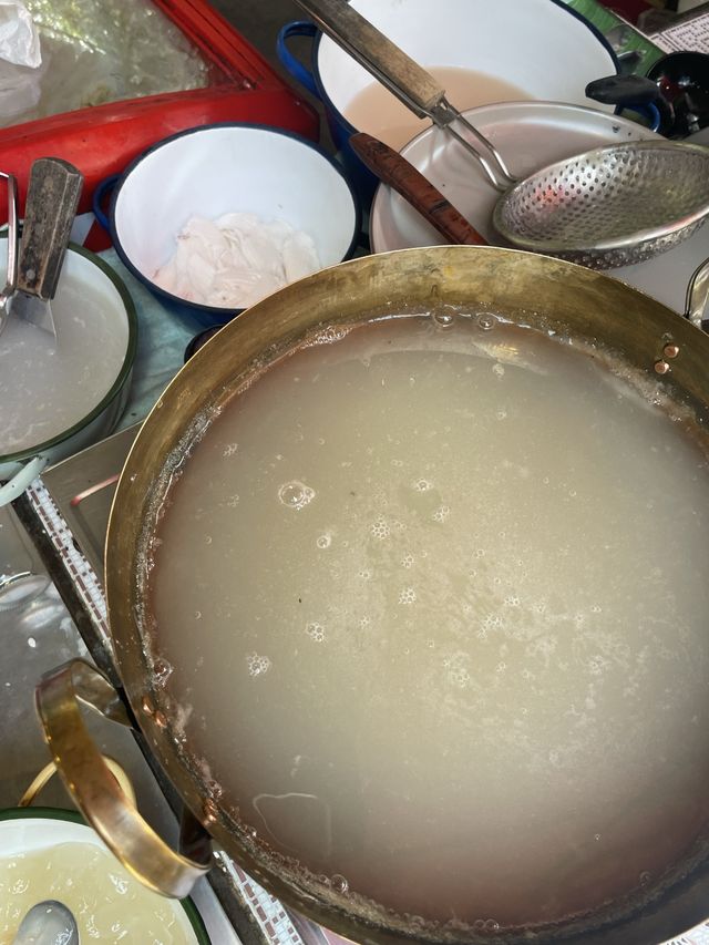 ร้านไอติมชื่นใจนี้ที่แม่กำปอง
