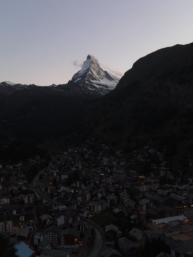瑞士🇨🇭｜ 萬家燈火下的瑞士小鎮🏘️ - 策馬特🏔️