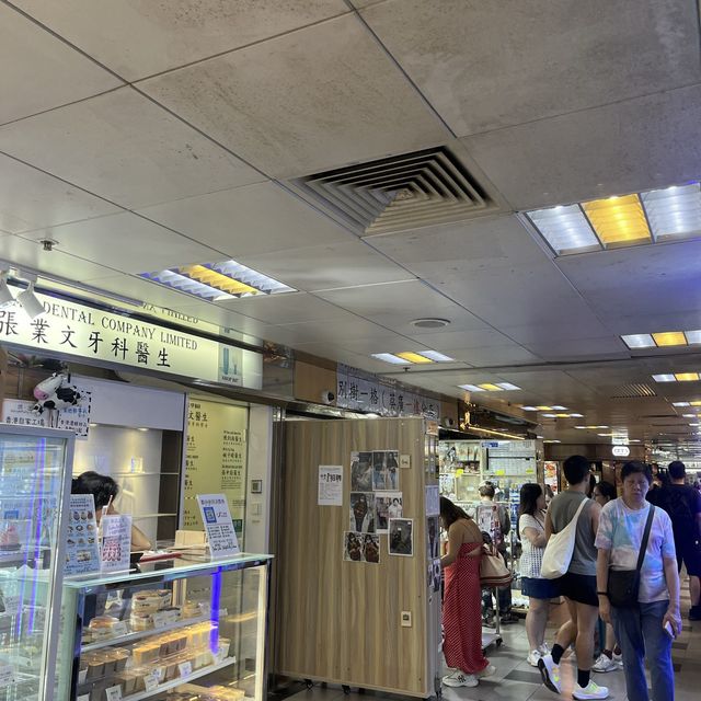 葵涌廣場-很地道,位于葵芳地鐵站隔離的地道又貼地商場