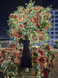 트리에 딸기가 주렁주렁열린 인천의 바다앞테라스 카피🍓🎄 