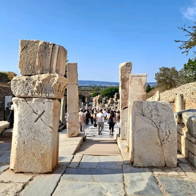 土耳其🇹🇷以弗所｜艾菲索斯古城，具特色的大理石鋪面道路