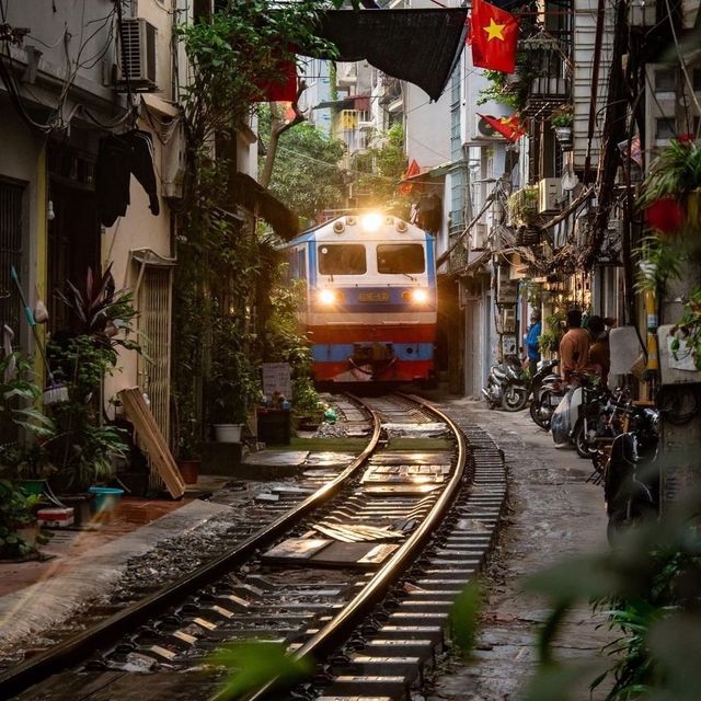 Hanoi Train Street 🇻🇳 