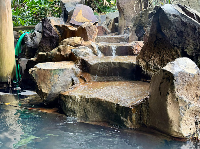 【絶景】無料で入れる男女混浴の秘境温泉♨️