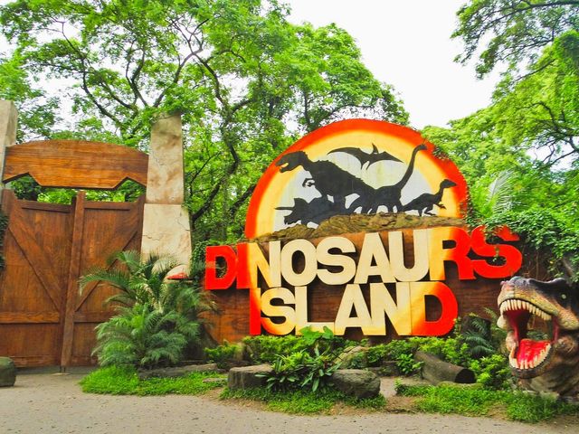 Roar with Dinasaurs