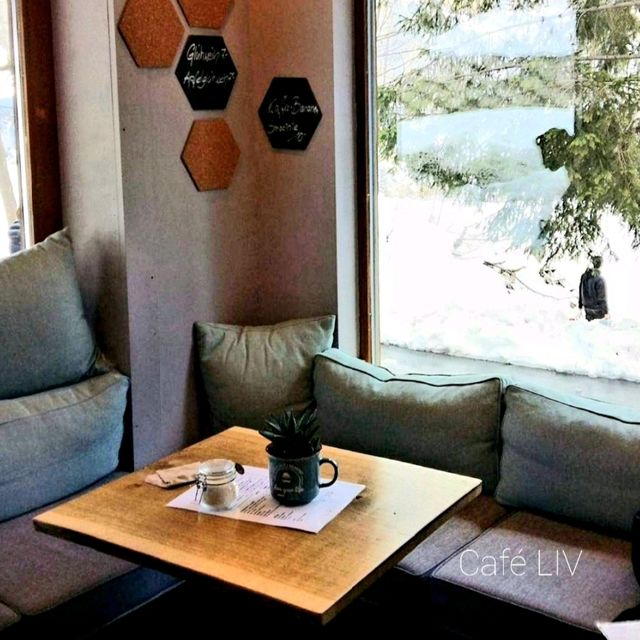 คาเฟ่น่ารักบรรยากาศอบอุ่นที่ Murren