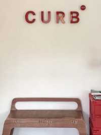คาเฟ่ประตูสีแดงย่านงามวงศ์วาน | Curb Cafe