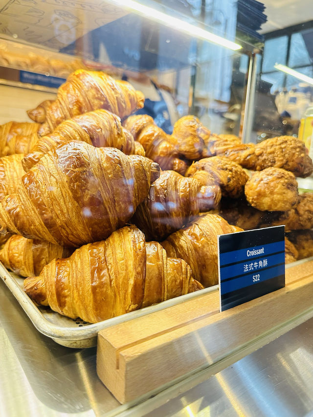 freshly baked CROISSANTS in town⭐️BAKEHOUSE⭐️