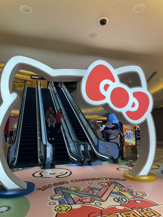 「新濠景滙酒店：Hello Kitty主題吸引遊客，貼心設置爆谷供品嚐」