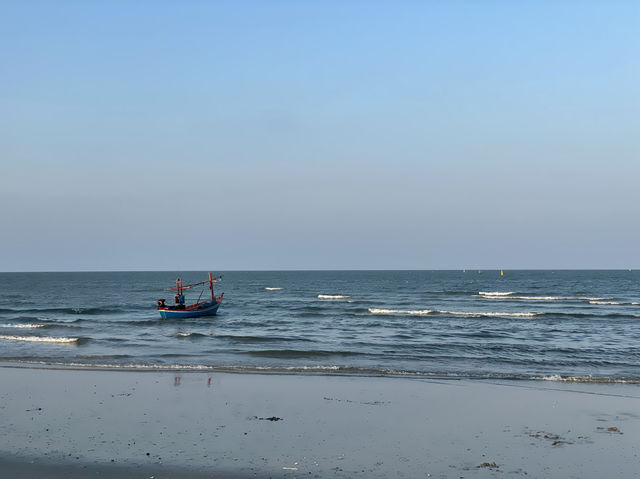 ชายหาดหัวหินช่วงเย็นฟีลดีสุดๆ
