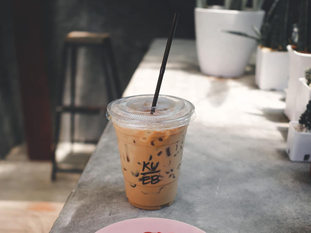KUBE(กึ้บ) คาเฟ่ริมทุ่งนา