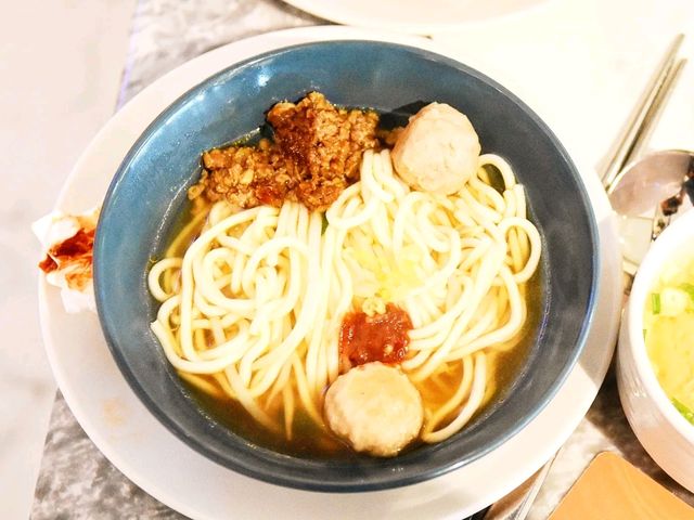 가성비 굿, 위치도 굿 !! 호텔 참참 Hotel Cham Cham