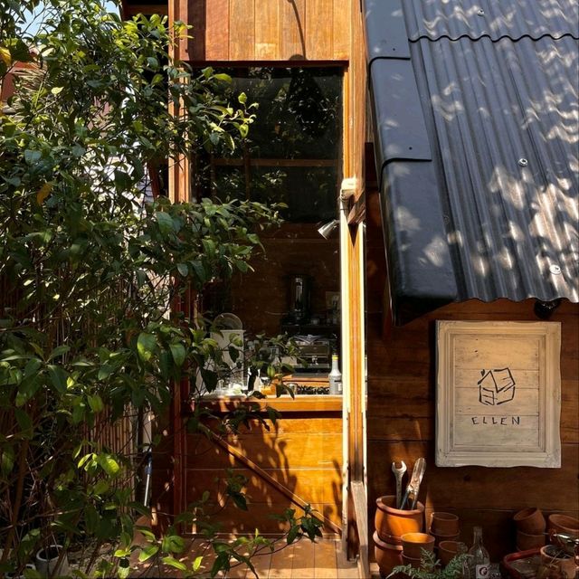 Ellen cafe house