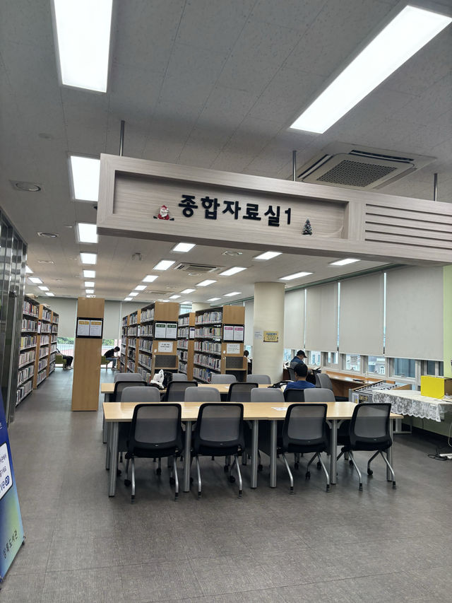 광주 푸른숲을 보며 책읽기 좋은 도서관,상록도서관