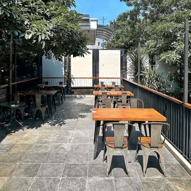 HOUSE OF ETERA | TRENDY AND COZY CAFE IN TEBET , SOUTH JAKARTA 