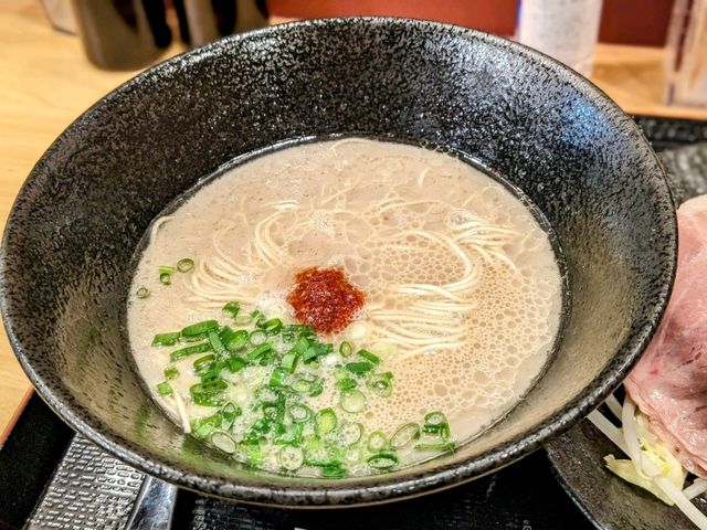 日本東京-來自九州的海量豆芽菜豚骨拉麵：一絆拉麵
