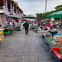 ตลาดเช้าริมน้ำเมืองอุทัยธานี
