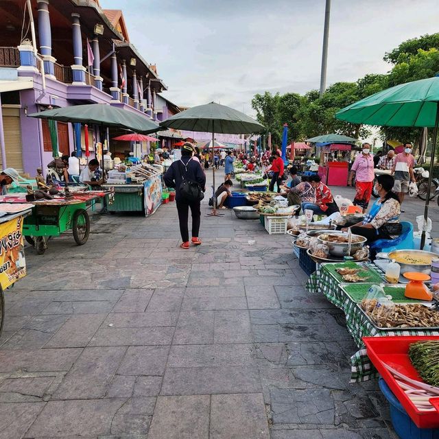 ตลาดเช้าริมน้ำเมืองอุทัยธานี