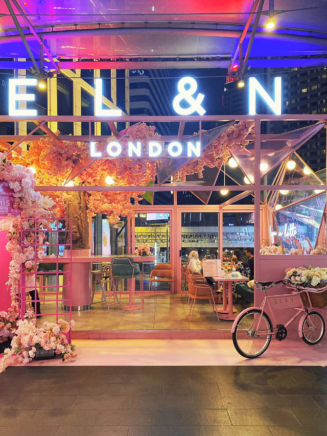 Popular PINK London cafe 🌸💐💓