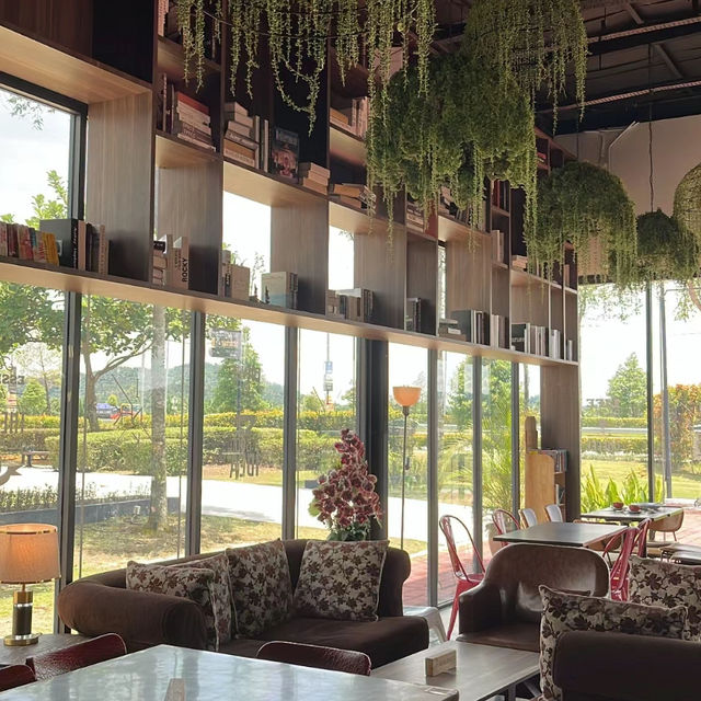 Library-themed Cafe in Selangor 📚☕️ Ink Library Cafe