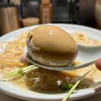 【大阪・十三】じっくり煮出した豚骨スープと水が決め手「創業麺類元年 1代目猿肉亭」
