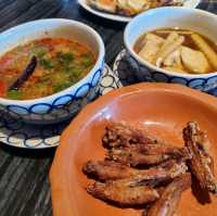 กุ้งแม่น้ำเผาจากอยุธยา บรรยากาศโรงแรม 5 ดาว 