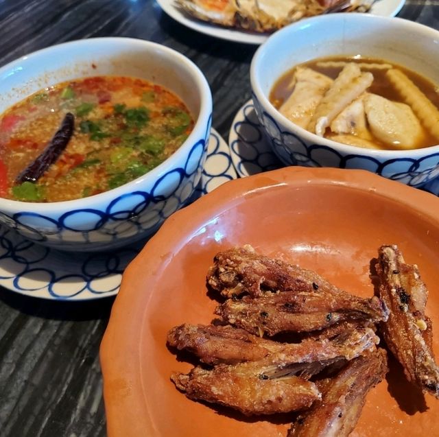 กุ้งแม่น้ำเผาจากอยุธยา บรรยากาศโรงแรม 5 ดาว 
