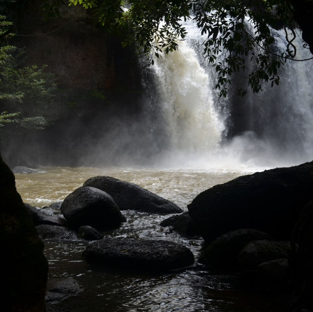 น้ำตกเหวสุวัต Khao Yai National Park. 