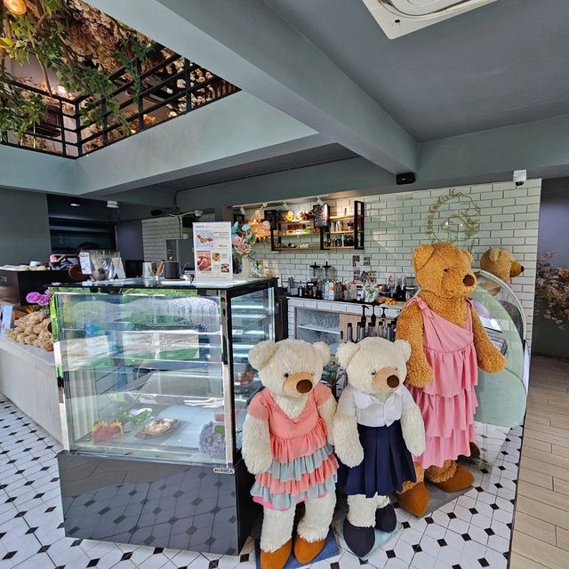 Aomkod Cafe in Amphawa