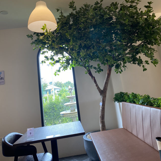 Tree Mountain Cafe at Khemmarat 