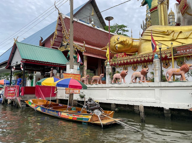 ไหว้พระเสริมสิริมงคลในวันลอยกระทง