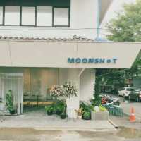 Moonshop by the sea