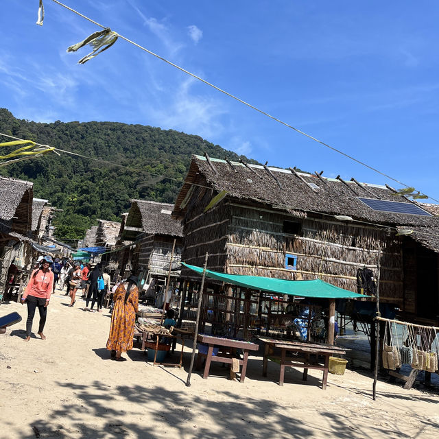 หมู่บ้านมอแกน มนต์เสน่ห์แห่งหมู่เกาะสุรินทร์ 🐠🐟