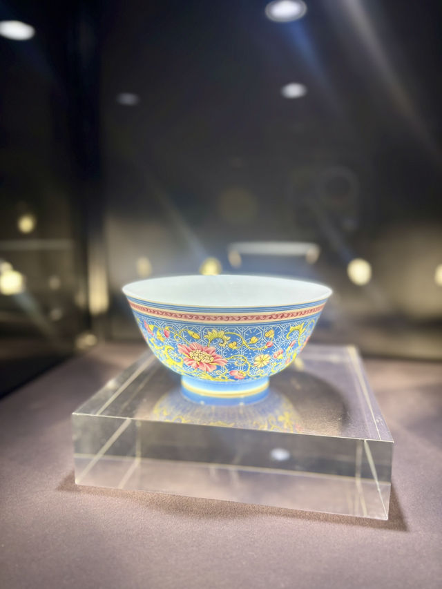 【中環】蘇富比旗艦藝廊：唐英絕響洋彩三元轉旋瓶，期間限定展覽