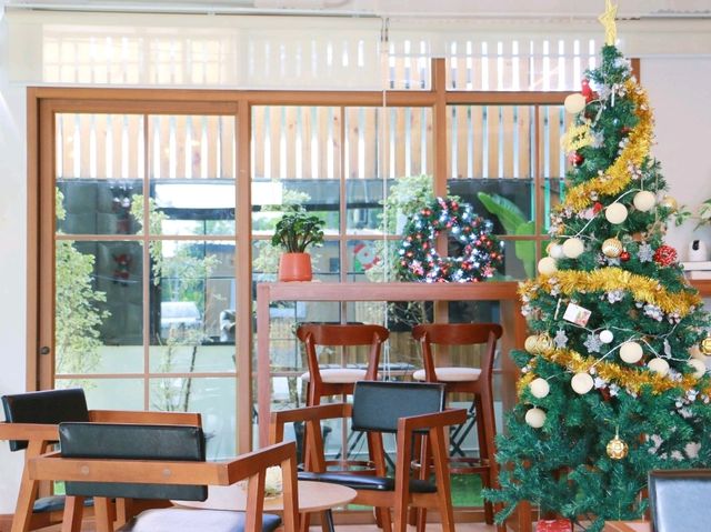 มาเที่ยวคาเฟ่ริมทะเล Aki Bay