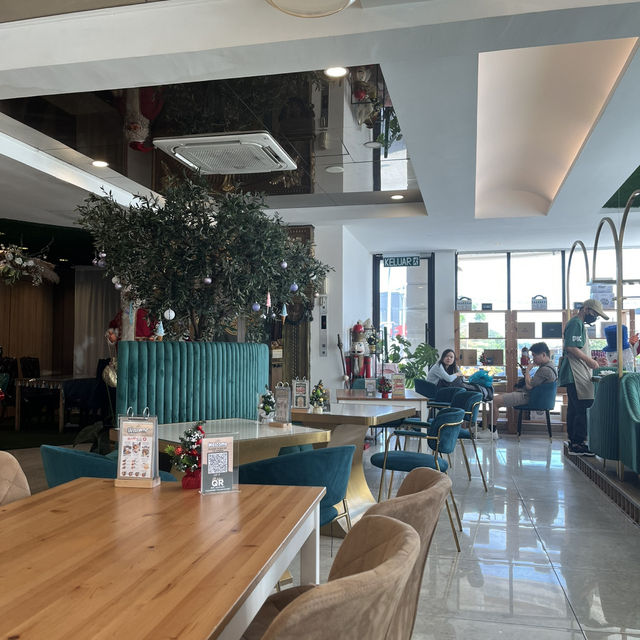 Another day trip, another cafe trip