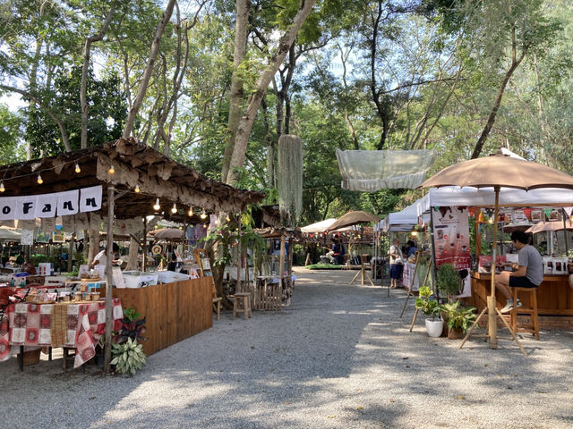 ตลาดสุดชิค “กาดต๋องตึง” เชียงใหม่