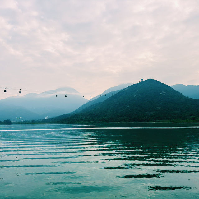 🏞️ 赤鱲角南路：隱世秘境的夢幻之旅 🌅