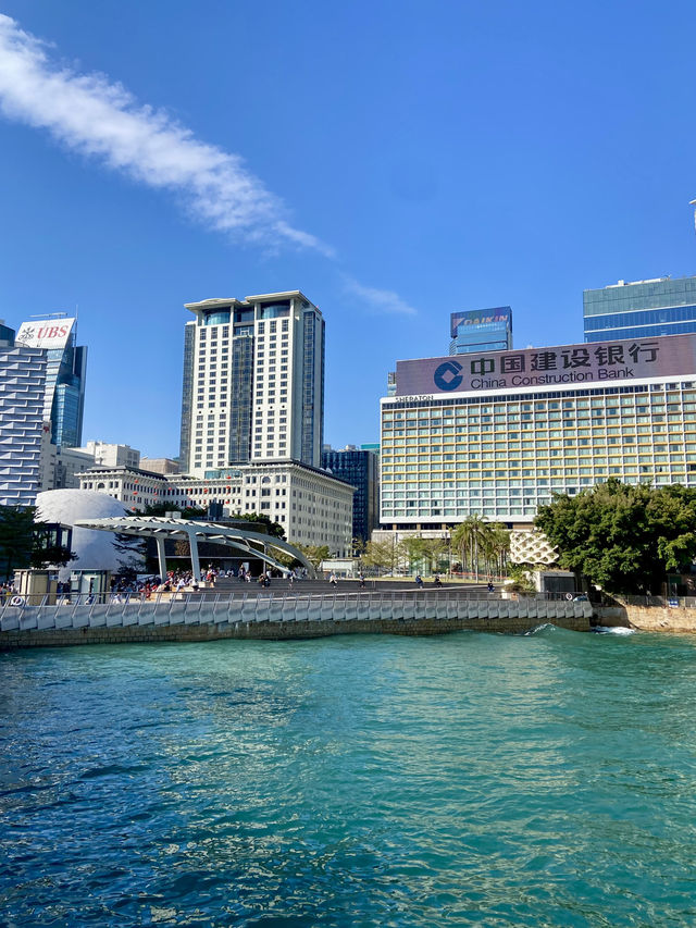 🌊 🇭🇰瞬間讓人充滿活力的湛藍「維多利亞港」😍🌅💕