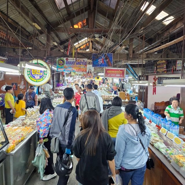 ชม ชิม ช้อป OTOP ชุมชน ที่ตลาดน้ำดอนหวาย 