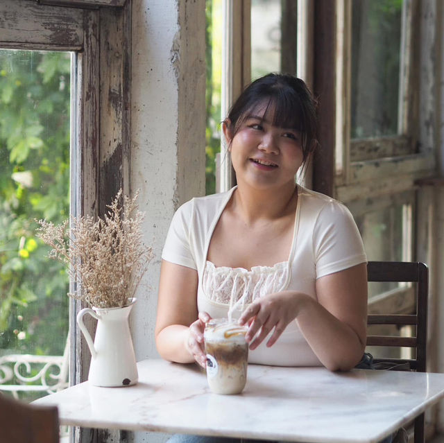 Slōlē คาเฟ่สุดคิ้วท์ย่านโชคชัย 4 ที่ให้ฟีลเขาใหญ่