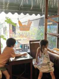 ร้าน“ขนมอบ” ร้านขนมปัง ริมแม่น้ำปราจีน