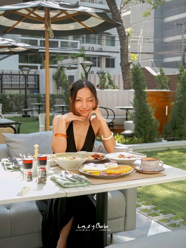 พักผ่อนหย่อนใจที่ Floral Court Hotel & Residence 