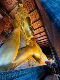 Awesome & Beautiful Reclining Buddha at Wat Pho! 🇹🇭