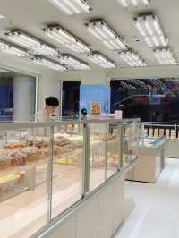 Holiland ร้านเบเกอรี่เจ้าดัง และอร่อย ที่เฉิงตู